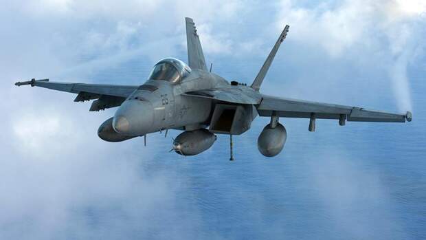 Американский палубный истребитель-бомбардировщик F/A-18E/F «Супер Хорнит»
