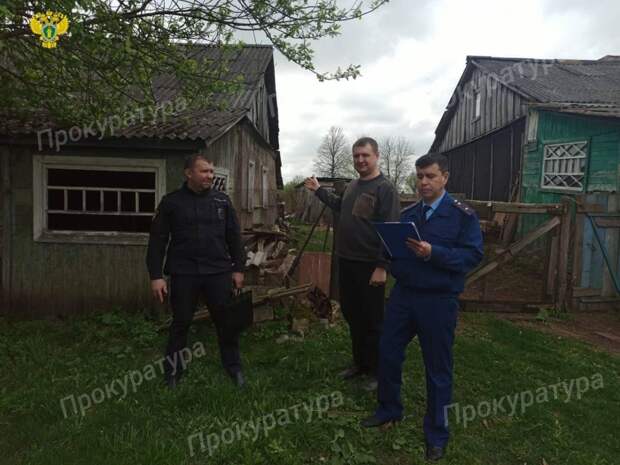 В Арсеньевском районе женщина прописала людей в непригодном для проживания доме