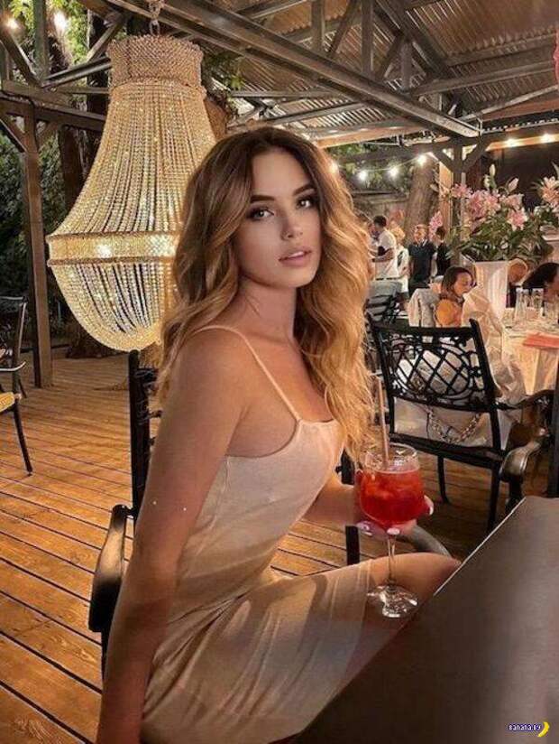 Девушки с бухлом Девушки с бухлом