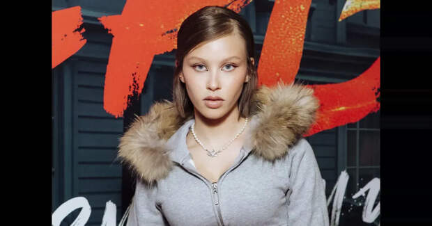 Анна Пересильд (с новым имиджем), Алексей Столяров с женой, Николай Цискаридзе и Наталья Рудова на премьере фильма "Первая"