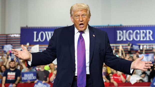 «Ждут часами»: во время выступления Трампа участник митинга упал в обморок