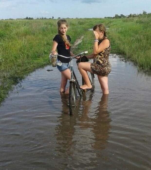 Говорили же, луга заливные... Нет, мы поедем! деревня, колорит, прикол, село