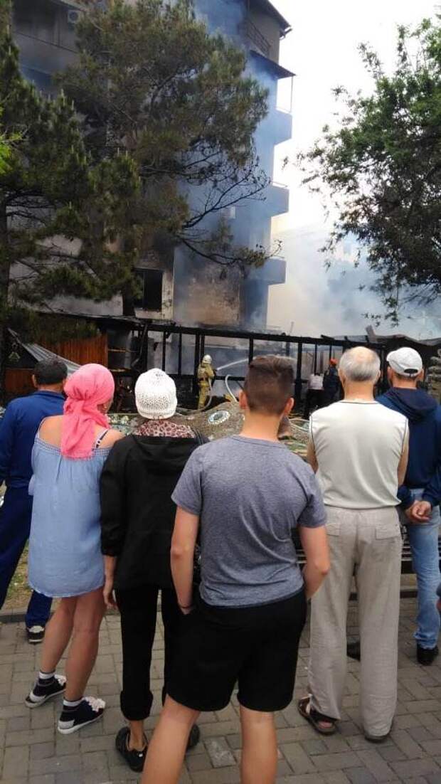 Пожар охватил кафе в Краснодарском крае