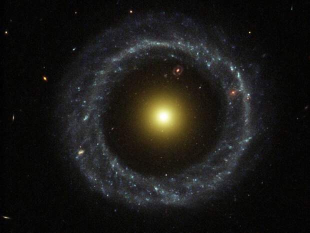 3524 Большое фотопутешествие в космос с телескопом Хаббл