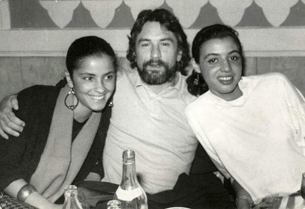 Роберт Де Ниро, его приемная дочь Дрена (справа) и актриса Ия Парулава. Тбилиси, 1987 год. известные люди, история, фото