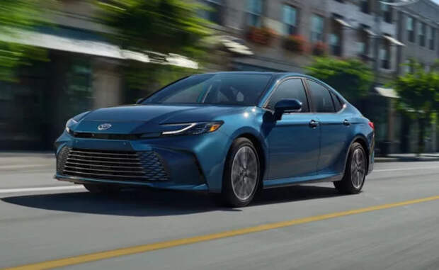 Новейшая Toyota Camry за копейки: японский седан продают в Китае со скидкой в 10 тыс. долларов — за 14,6 тыс. долларов можно купить гибрид на базе 2,0-литрового мотора