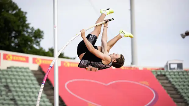 Победа Дюплантиса, рекорд Вархольма и забег Йохауг: чем запомнился выставочный турнир в рамках «Бриллиантовой лиги»
