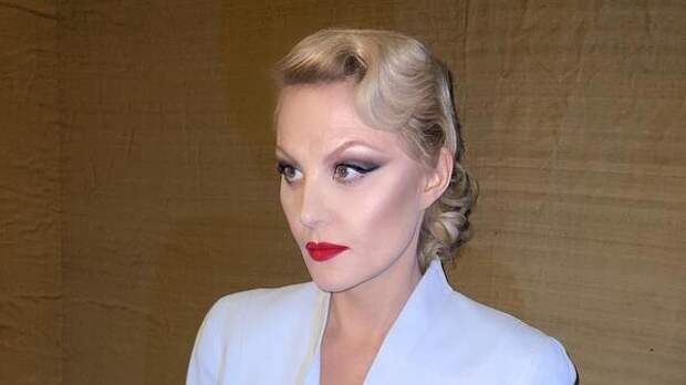 Литвинова удивила своим видом после четырех лет жизни во Франции