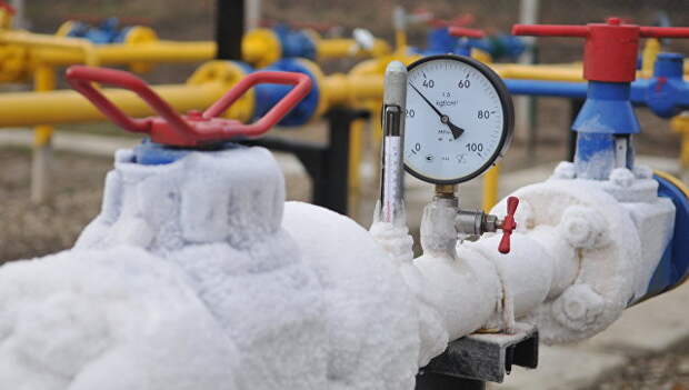 Замерзшее газовое оборудование в Львовской области. Архивное фото