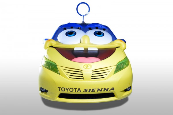Toyota представила «Спанчмобиль» на базе Sienna Toyota представила «Спанчмобиль» на базе Sienna