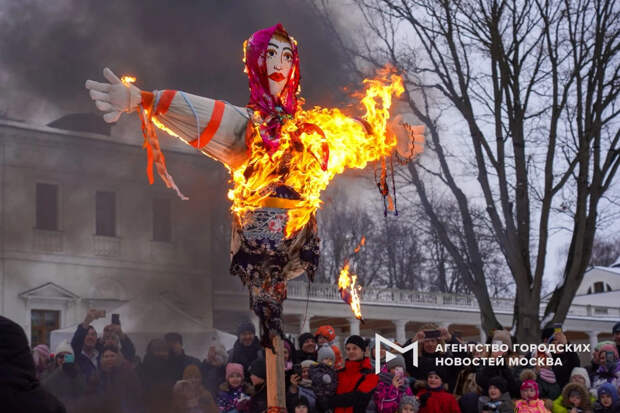 Церковь: сжигание чучела на Масленицу не несет языческих смыслов