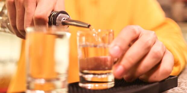 Трезвый тренд или дороговизна: почему россияне стали покупать меньше алкоголя