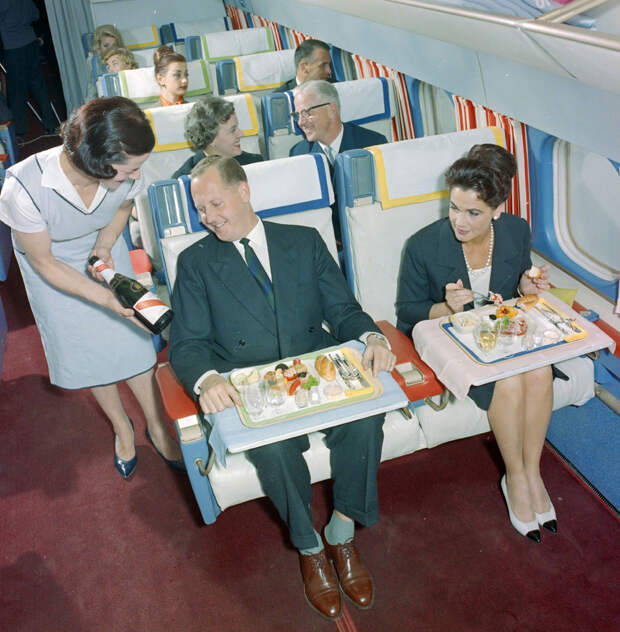 Как выглядел бизнес-класс швейцарской авиакомпании в 60-е