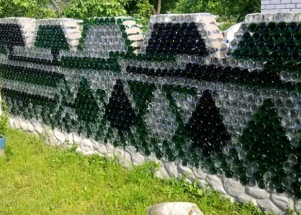 В данном случае можно использовать не только бутылки, а и различные доски. В данном случае можно использовать не только бутылки, а и различные доски.