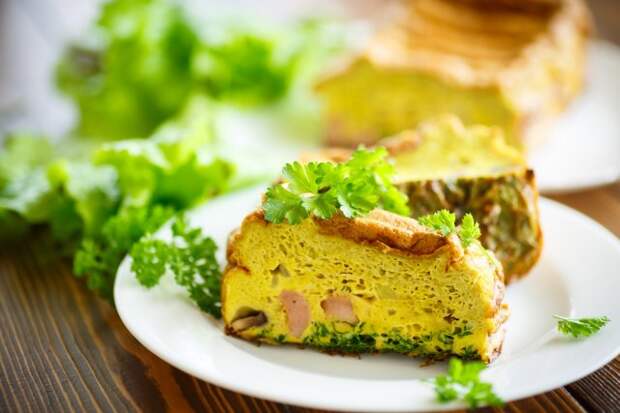 Простой и пышный пирог-омлет с зеленью укропом петрушкой зеленым луком перьями рецепт с фото пошагово