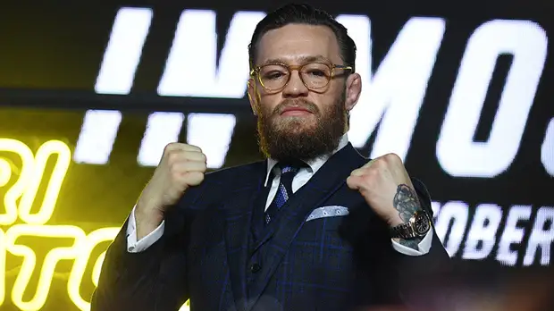 Опоздание на два часа, оскорбления в адрес Хабиба и возвращение в UFC: Макгрегор провёл пресс-конференцию в Москве