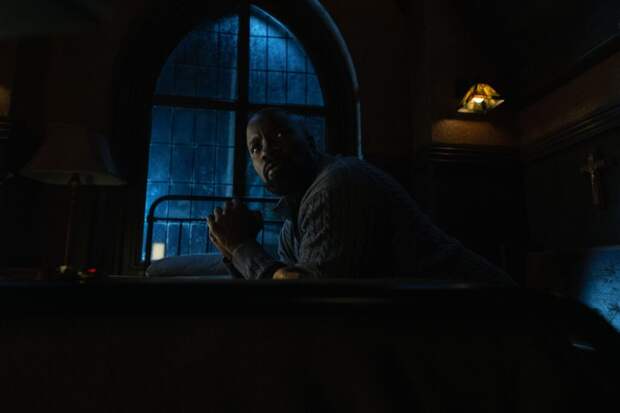 David prays by his bed
