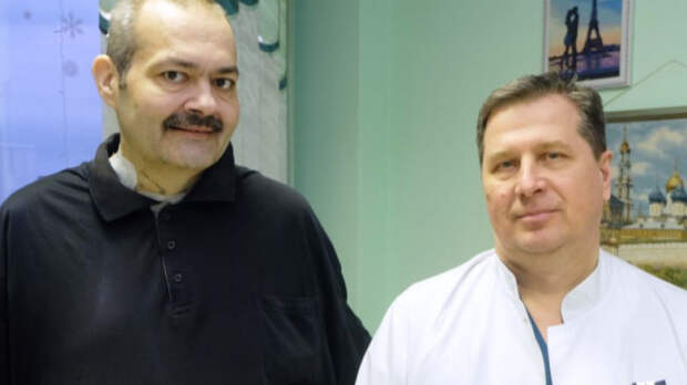 Свердловские онкологи удалили мужчине опухоль весом со взрослого человека