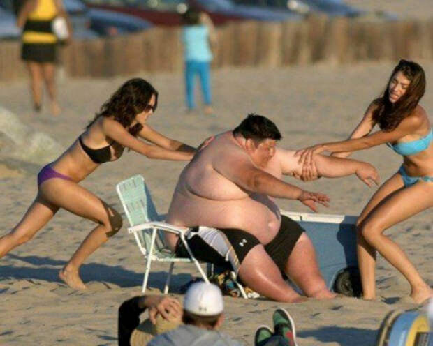 Лето, солнце, жара: 17 курьезных фотографий о долгожданном пляжном отдыхе 