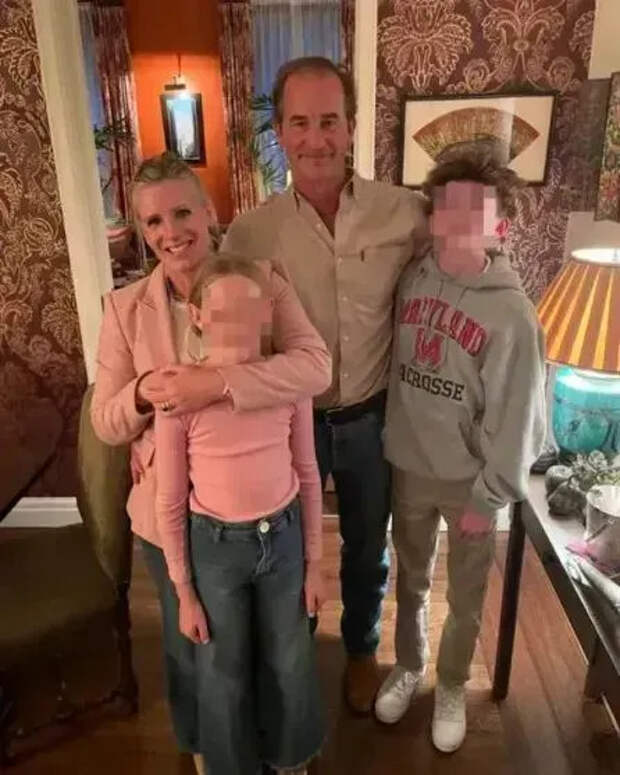 Кристин и Эндрю Кабот с детьми 