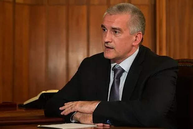 Глава Крыма оценил ситуацию с мазутом на побережье полуострова