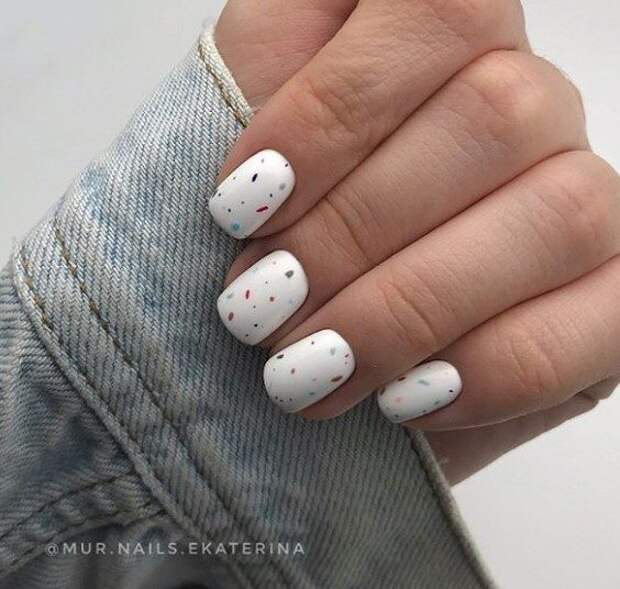 Белый маникюр на короткие ногти