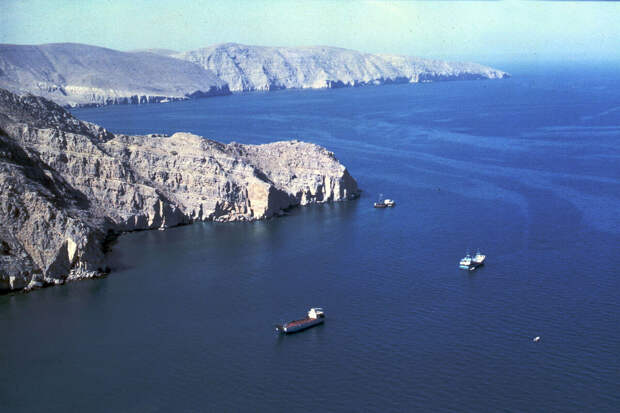 КСИР: приближение боевых судов к Ормузскому проливу станет нарушением перемирия