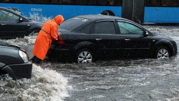 Метеоролог Старков назвал затопивший Москву ливень неординарным событием