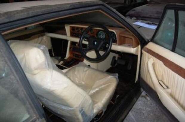 Еще один заброшенный гараж (16 фото)