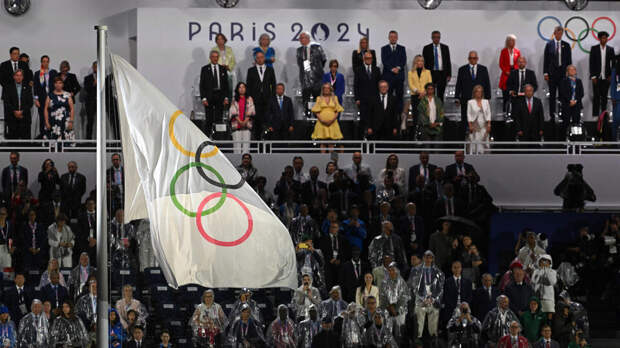 Олимпийский флаг повесили в перевернутом виде на церемонии открытия Игр в Париже
