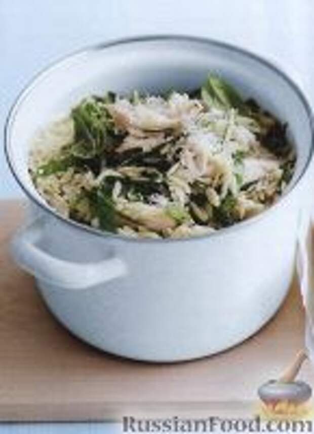 Фото к рецепту: Ризони с сыром, куриным мясом, шпинатом и базиликом