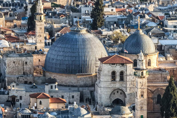 Российская делегация вошла в храм Гроба Господня за Благодатным огнем