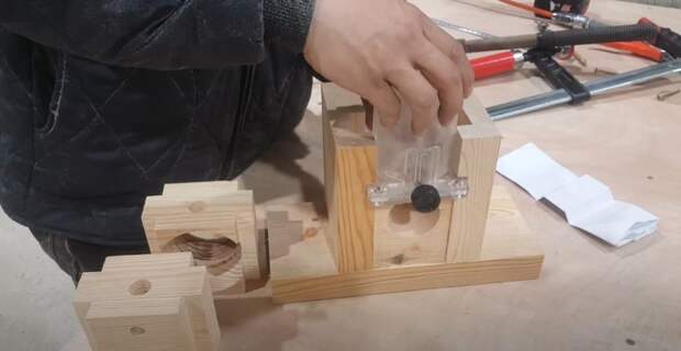 Кондуктор для изготовления цилиндрических заготовок из дерева