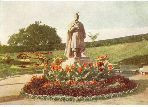Утраченный памятник Богдану Хмельницкому в Одессе в парке Шевченко. 1950-е