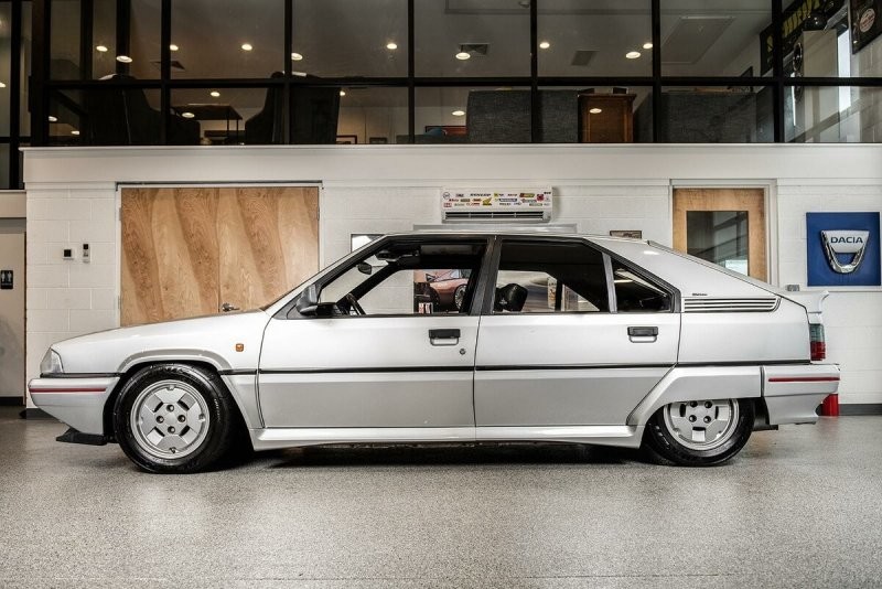 Дорожный автомобиль "Группы B": Почему Citroen выкупал спортивные BX 4TC у клиентов?