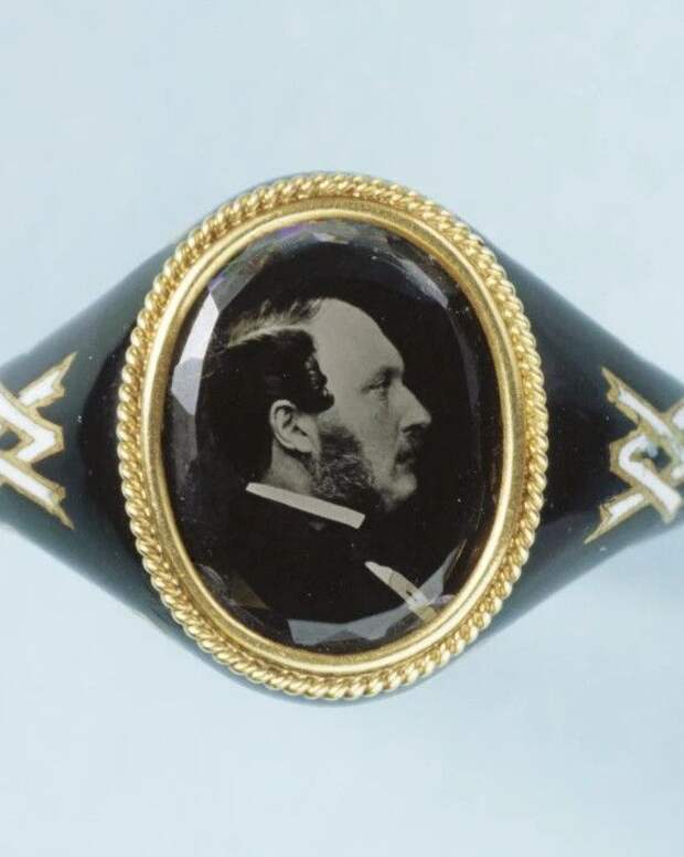 На фото - кольцо, которое было сделано по заказу королевы Виктории. Из свободных источников.