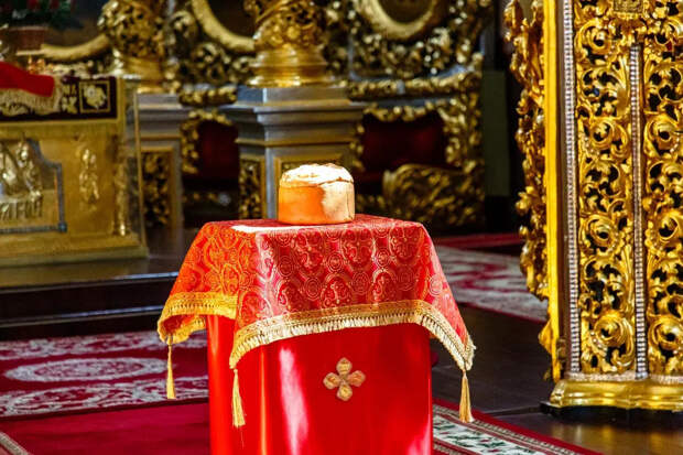 Выпотрошила кулич и закурила: Как московский хайп обернулся для Ксении серьёзными проблемами с законом