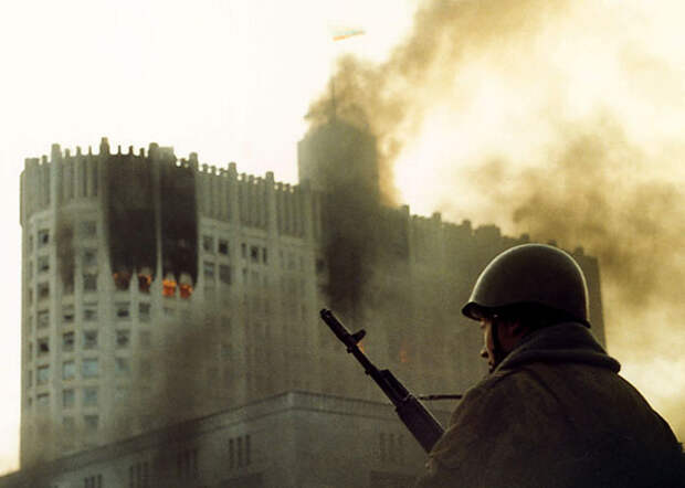 расстрел белого дома, разгон верховного совета, 1993, черный октябрь |Фото: