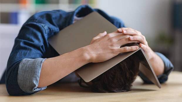 Психиатр Елисеенко посоветовал не заниматься самолечением при депрессии