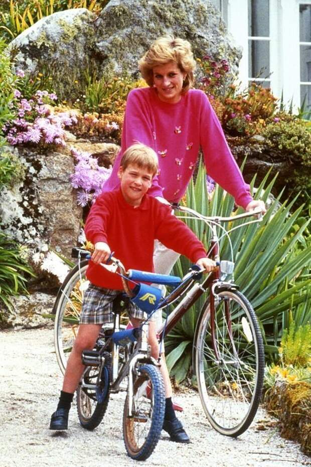 Немного исторических фото. Леди Ди с сыном велосипеды, звезды, интересное, фото