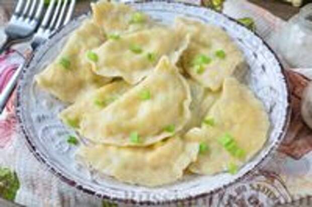 Фото к рецепту: Вареники с рисом и яйцом