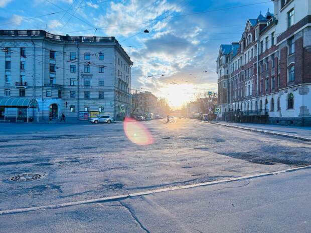 Серые будни жителей Петербурга разбавит теплая и солнечная пятница