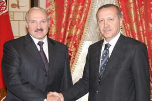 Лукашенко пытается заработать на охлаждении отношений Анкары и Москвы