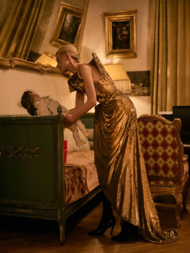 Ренату Литвинову жёстко раскритиковали из-за фотографии с большой куклой