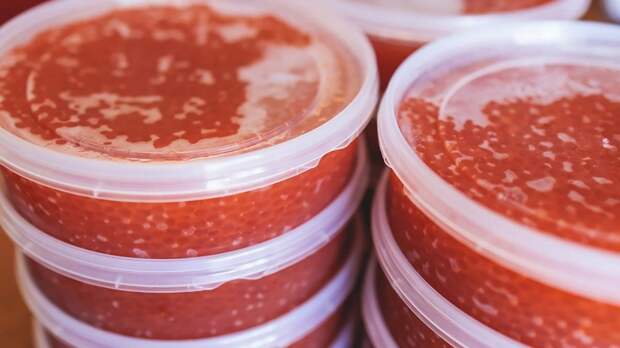 До 2027 года ограничен вывоз красной икры из Хабаровского края и с Чукотки