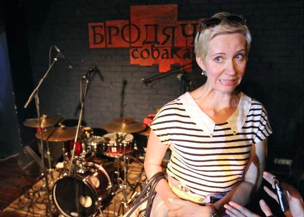 Уехавшая из России Лазарева пожаловалась на «облапавшего» ее в подъезде мужчину