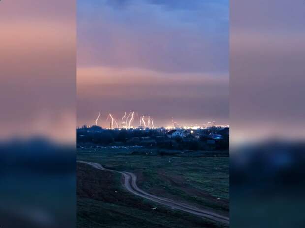 В Астраханской области заметили первые молнии