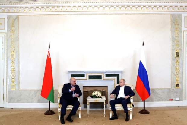 Лукашенко заявил, что бойцы «Вагнера» стали его напрягать