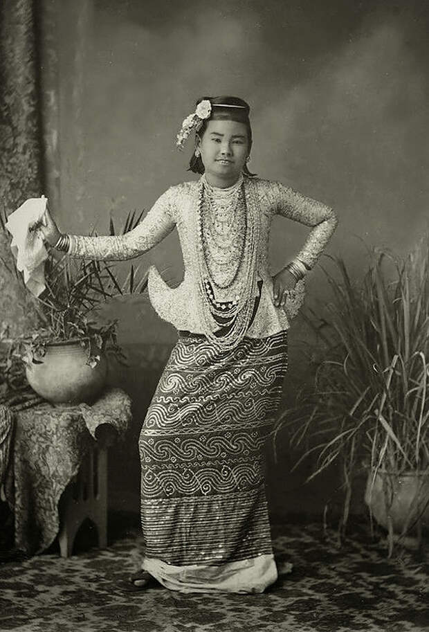 vintage-women-beauty-1900-1910-84__605