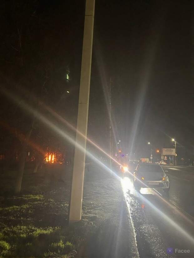 Автомобиль горит возле остановки "Гараж" в Макеевке https://t.me/webmoney_dn/318422